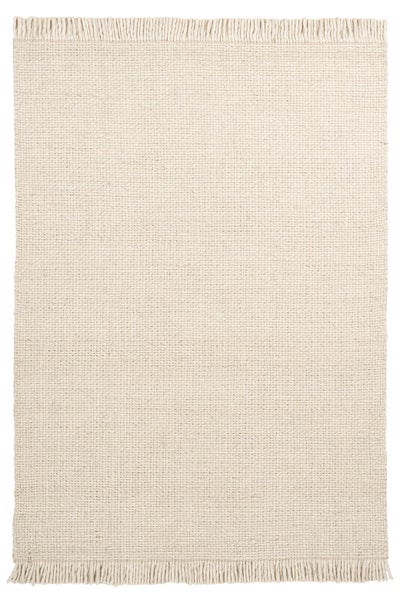 Gewebter rechteckiger Teppich in Creme mit strukturierter Oberfläche und Fransen an den Rändern.