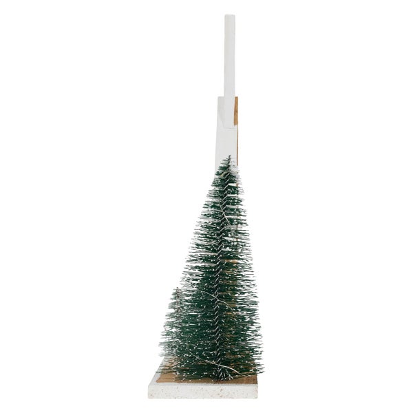 ECD Germany Holz-Weihnachtshaus mit LED-Beleuchtung, Warmweiß, 28x9x34 cm, batteriebetrieben, Timer, Deko Holzhaus 3 Tannen, Dekorative Winterhaus beschneit, Weihnachtsdeko Innen, Weihnachtsdekoration