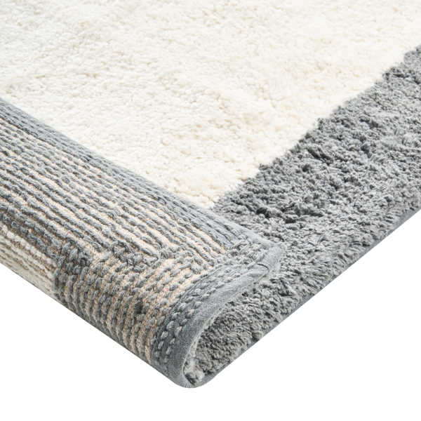 Teppich mit hochflorigem Textilmaterial und umgeschlagener Ecke