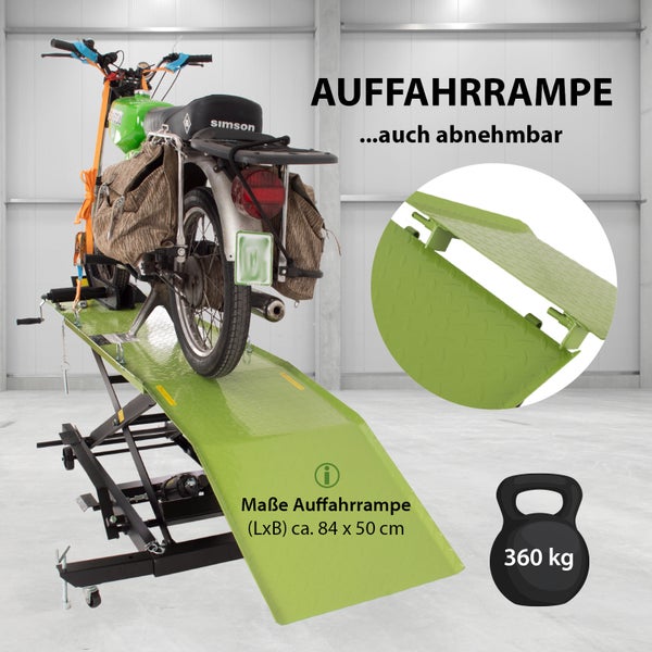 Motorrad auf einer Hebebühne mit Auffahrrampe