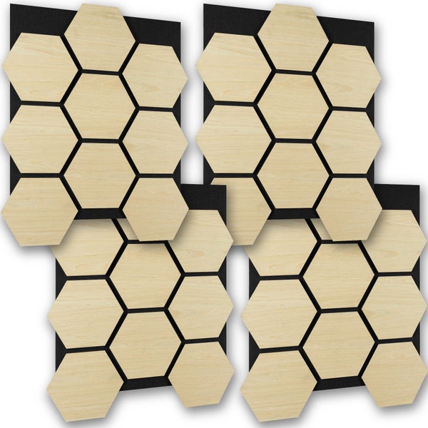 Vier quadratische Wandpaneele mit hellen hexagonalen Holzelementen in Wabenoptik auf schwarzem Trägermaterial.