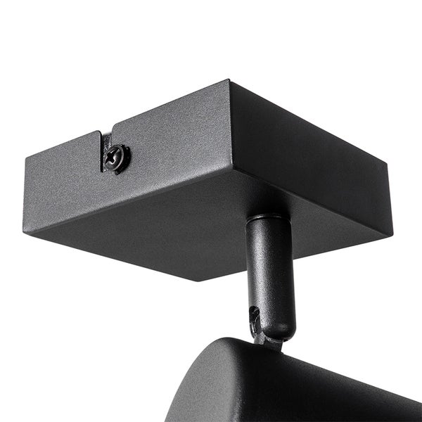 Detailansicht einer schwarzen Deckenleuchte mit quadratischer Halterung