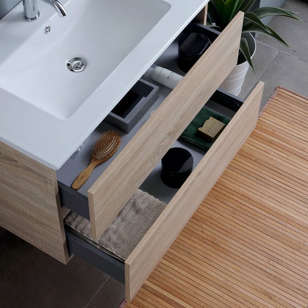 Badezimmer Waschbeckenunterschrank mit geöffneten Schubladen zur Aufbewahrung von Badutensilien