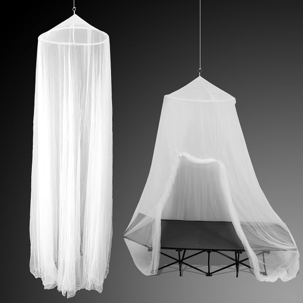 Zwei Moskitonetze, eines als Baldachin und eines als zylindrisches Netz.
