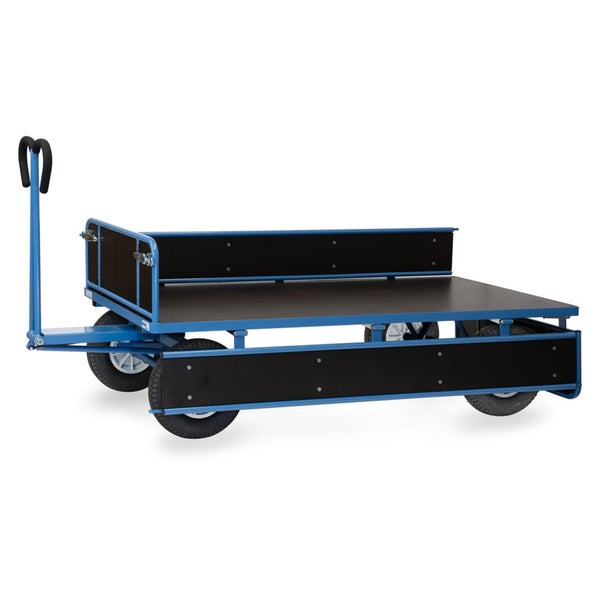 Handwagen mit blauem Metallrahmen, dunkler Holzladefläche und vier luftgefüllten Reifen.