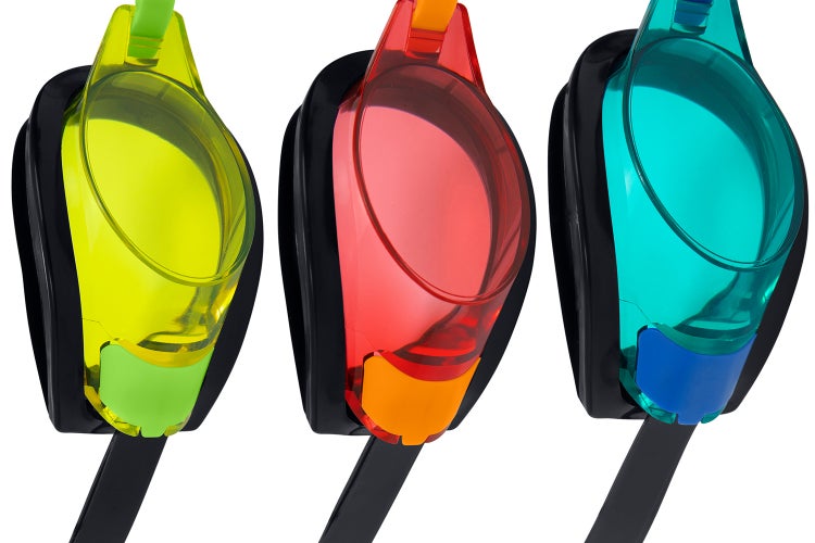 Drei farbige, lichtdurchlässige Gläser für Schwimmbrillen mit schwarzen Fassungen.