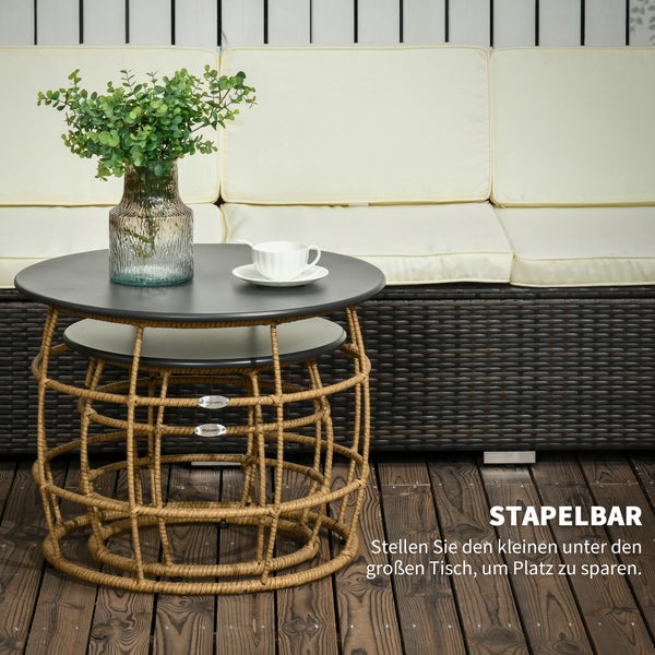 Outsunny Beistelltisch 2er-Set, Ratten Couchtisch, Kaffeetisch mit Tischplatte aus Metall, Handgeflochtener Sofatisch für Garten, Balkon, Ø46+Ø60 cm, Sand