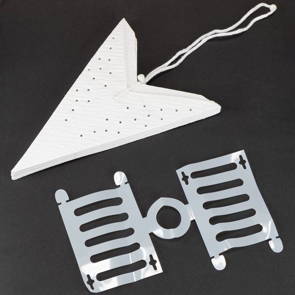 Weißer Weihnachtsstern zum Basteln mit Aufhängevorrichtung