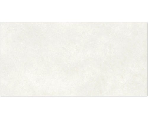 Rechteckige Feinsteinzeugfliese in Steinoptik mit dezenter Oberflächenstruktur.