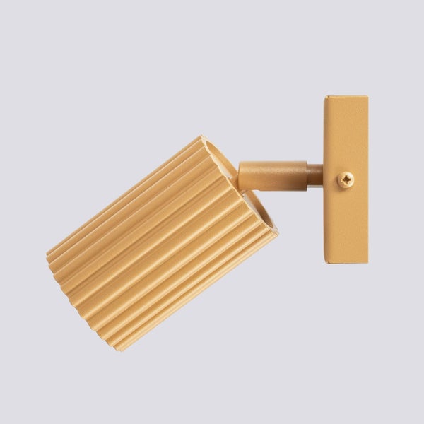 Wandleuchte mit geripptem Schirm und Befestigung