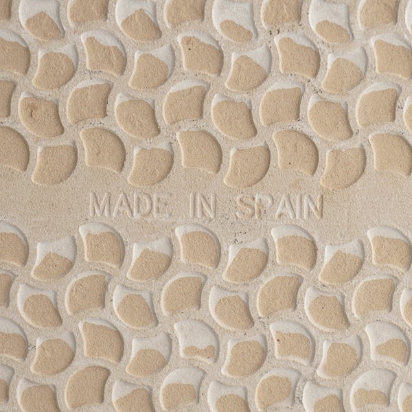 Rückseite einer Fliese mit Prägung Made in Spain