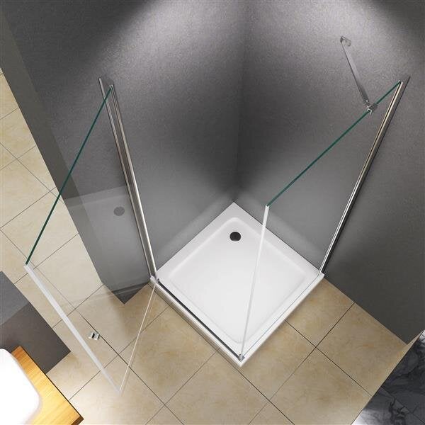 Quadratische Duschkabine mit Eckeinstieg und Duschtasse.