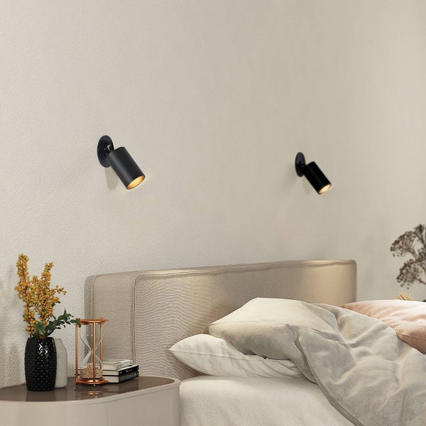 Aufgerollter transparenter Schlauch mit Anschlüssen