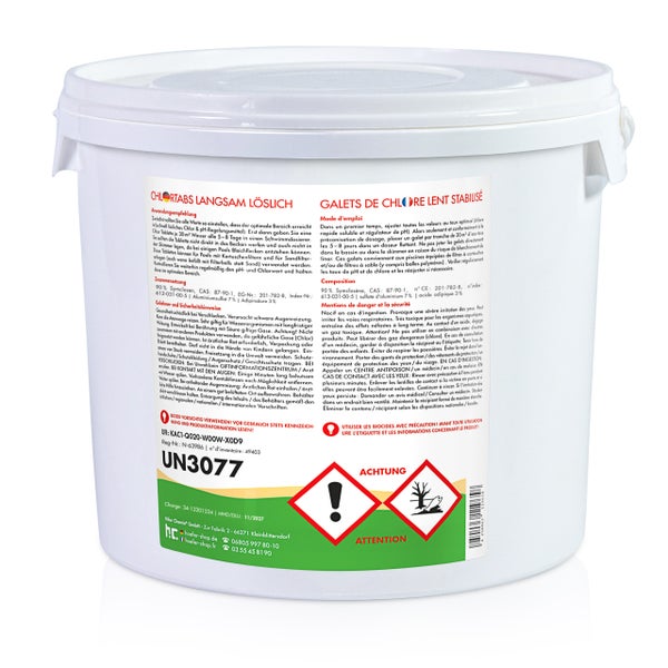 Eimer mit langsam löslichen Chlortabletten zur Poolpflege