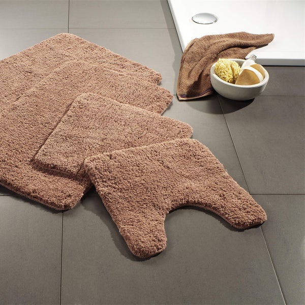 Badezimmerteppich Set auf Badezimmerfliesen