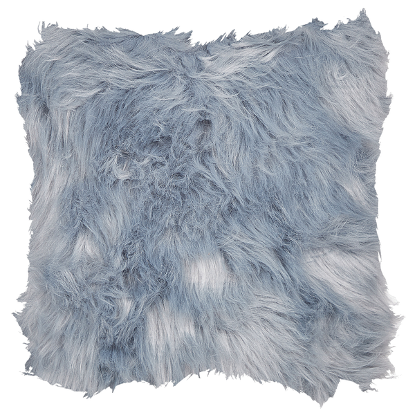 Quadratisches Dekokissen aus blauem Kunstfell in flauschiger Optik.