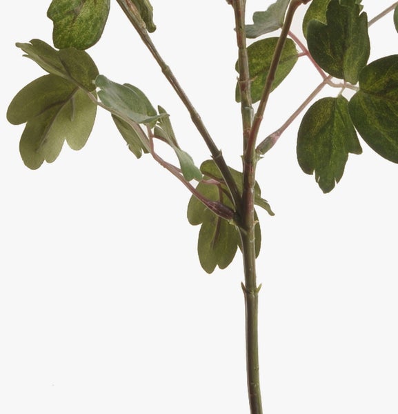 Künstlicher Blütenzweig mit rosa, federartigen Blüten und grünen Blättern.
