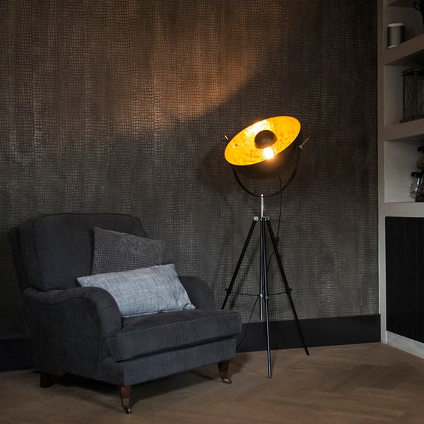 Wohnzimmer Szene mit Sessel und Stehlampe mit Stativ