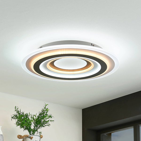 Moderne runde LED-Deckenleuchte mit mehreren konzentrischen Ringen, die warmes und kaltes Licht abgeben, in einem hellen Raum.