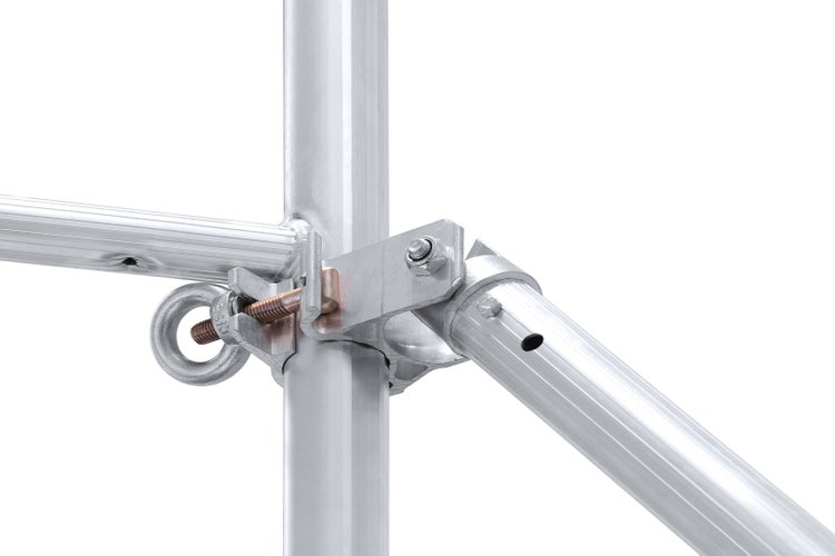 Detailaufnahme einer Gerüstverbindung mit Schrauben und Öse