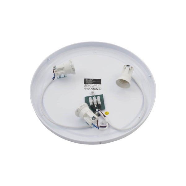 Innenansicht einer weißen Deckenleuchte mit drei Fassungen