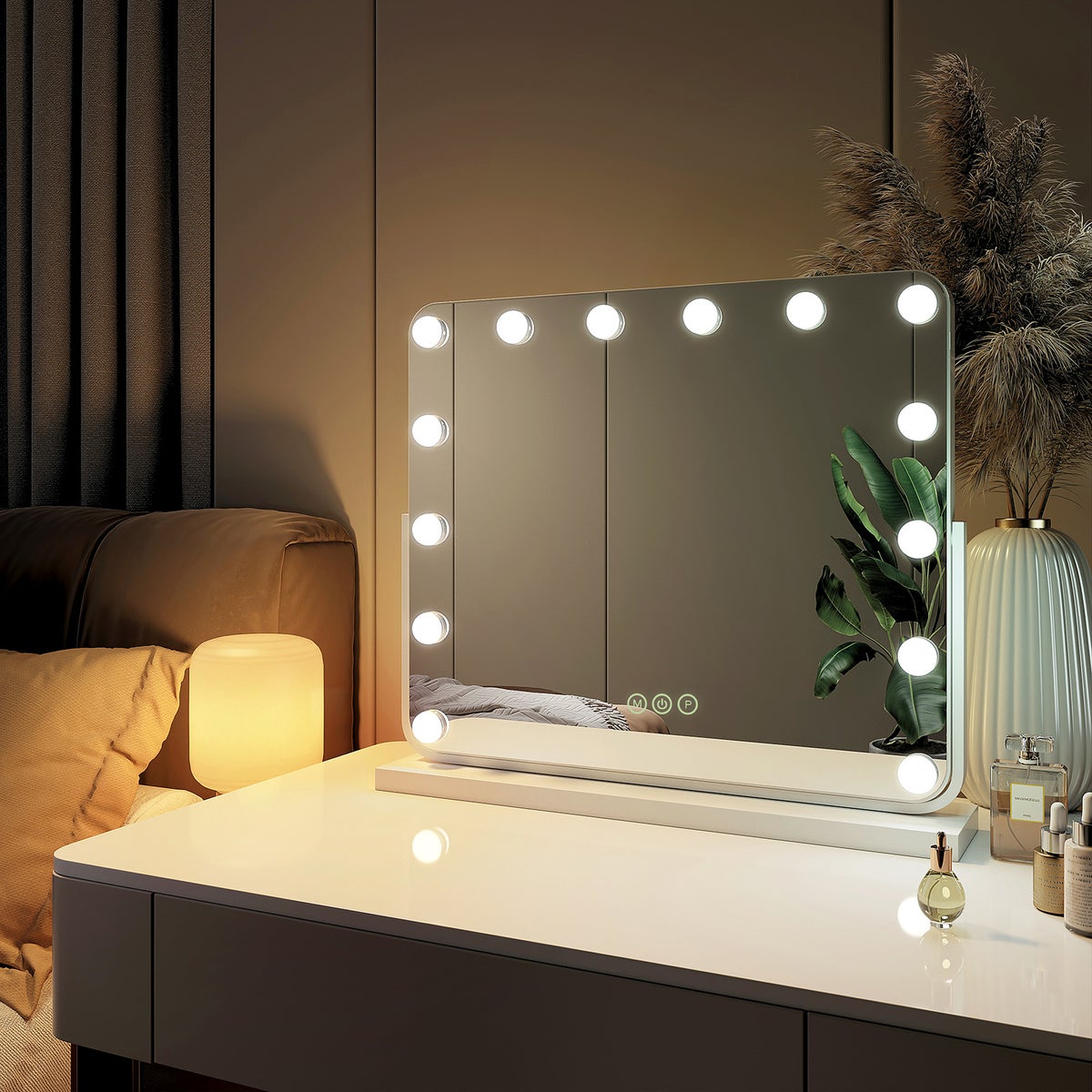 EMKE Kosmetikspiegel Hollywood Spiegel mit Beleuchtung 360 ° Drehbar Tischspiegel 3 Farbe Licht,14 Dimmbaren LED-Leuchtmitteln,Speicherfunktion,7 x Vergrößerungsspiegel,Weiß,60 x 52 cm