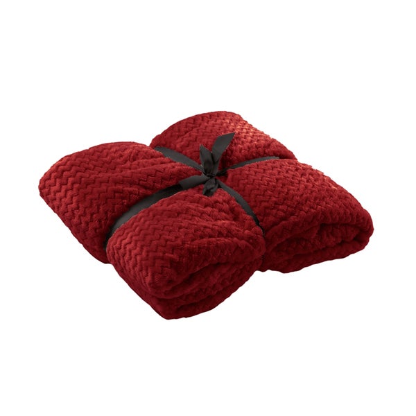 Zusammengebundene, rote Kuscheldecke mit Fleecestruktur