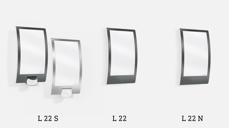 Künstlicher Weihnachtsbaum mit rotem Ständer