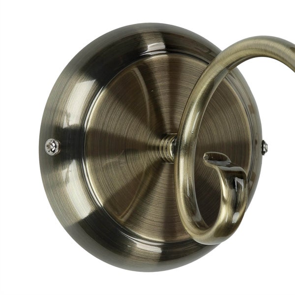 Detailaufnahme einer Wandleuchte mit Metallelementen