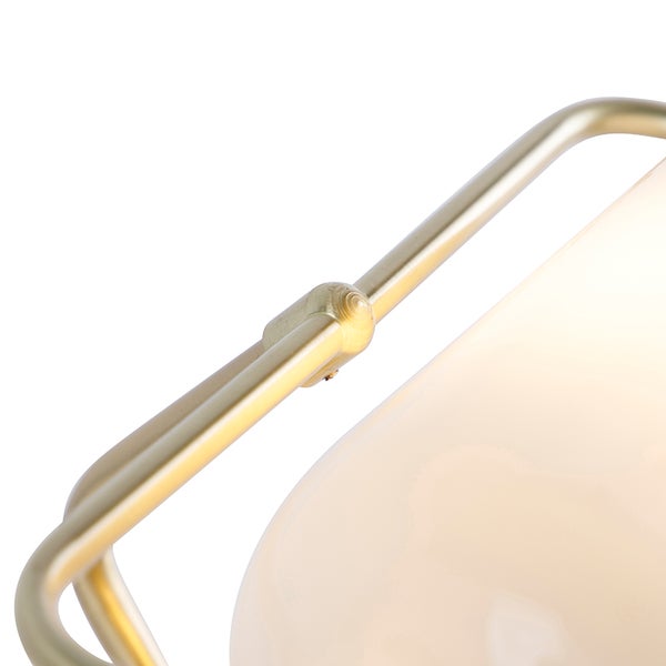 Detailaufnahme einer Lampe mit Metallgestell und Lampenschirm