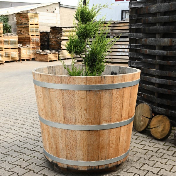 Runder Baumkübel aus Holz, gebaut aus einem Weinfass 750 l