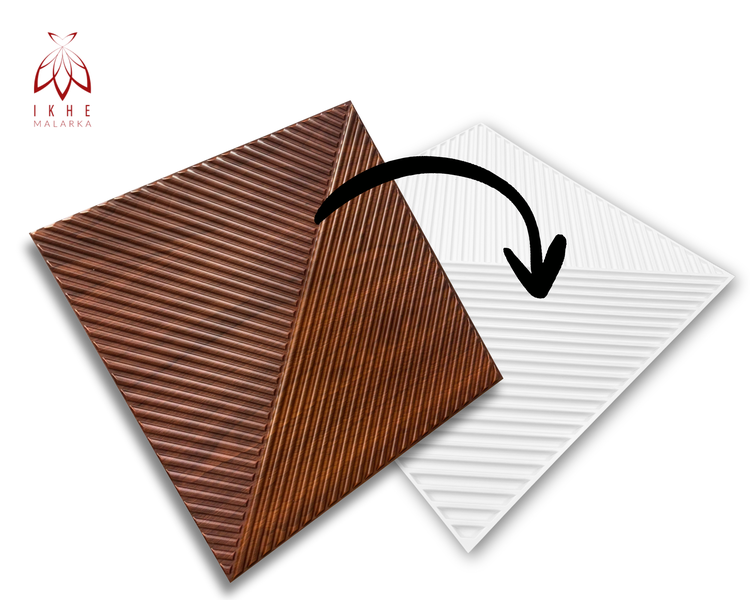 Dekorplatte mit Holzstruktur und Pfeil