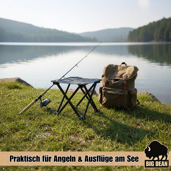 Camping Set mit Angelrute, Hocker und Rucksack am See