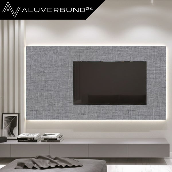Wandpaneel für Fernseher mit Textiloptik und integrierter Hintergrundbeleuchtung in modernem Wohnzimmer mit Lowboard und Aluverbund24 Logo