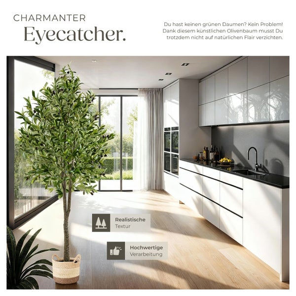Künstlicher Olivenbaum im geflochtenen Korb in einer hellen Küche.
