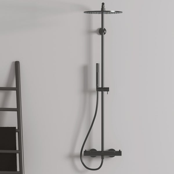 Brausegarnitur mit Kopfbrause und Handbrause zur Wandmontage
