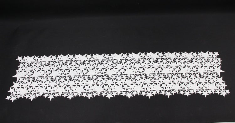Dekorative Papiergirlande mit Sternmuster