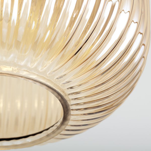 Nahaufnahme einer Lampe aus geriffeltem Glas