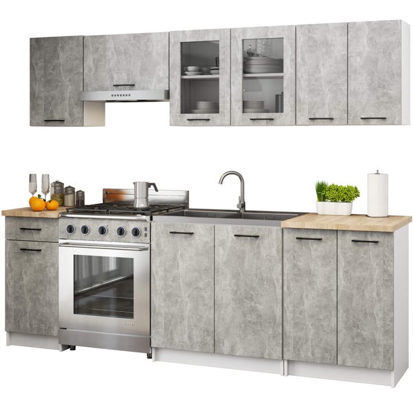 Küchenzeile mit Hängeschränken, Dunstabzugshaube, Spüle, Herd und Backofen