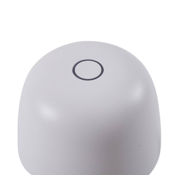 Draufsicht auf eine abgerundete Tischleuchte mit einem runden Druckknopf auf der Oberseite.