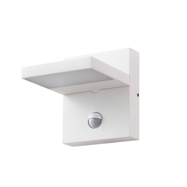 Weiße moderne Außenwandleuchte mit Bewegungsmelder und LED-Lichtquelle in eckiger Form.