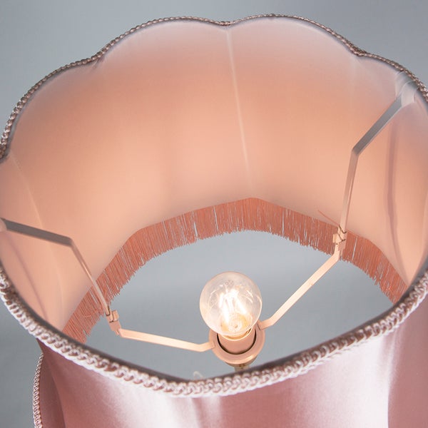 Innenansicht eines Lampenschirms mit Lampe