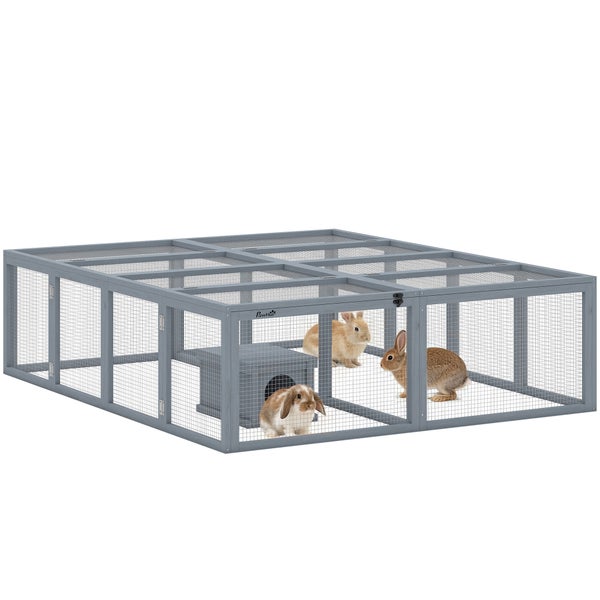 Großes graues Kleintiergehege aus Holz und Maschendraht mit drei Kaninchen und integriertem Häuschen.