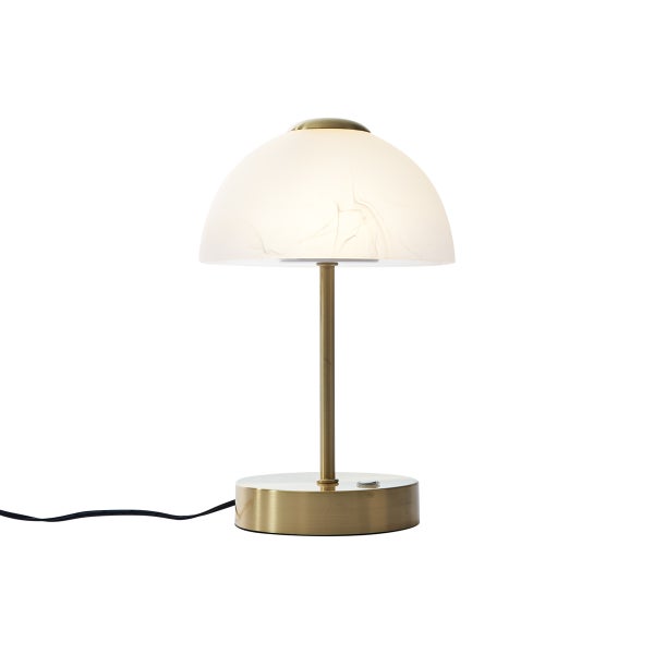 Tischleuchte mit messingfarbenem Fuß und weißem, halbrundem Glasschirm in Marmoroptik.