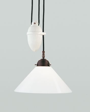 Hängelampe mit Glasschirm und Zugvorrichtung