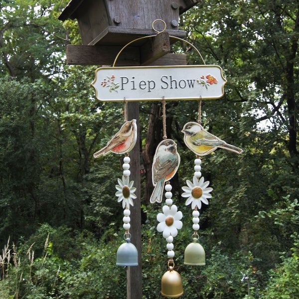 Dekoratives Vogelhaus mit Windspiel, bestehend aus Vögeln, Blumen, Perlen und Glocken