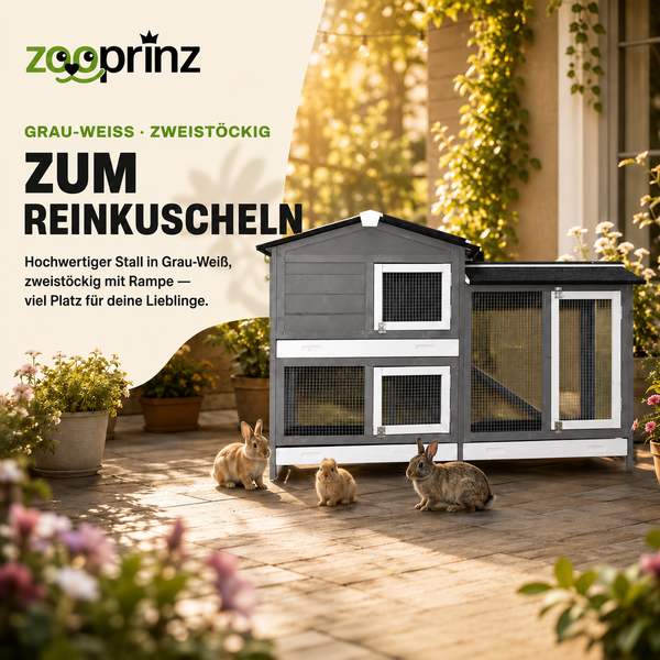 Zooprinz Logo, zweistöckiger Kleintierstall aus Holz mit Rampe und Freigehege im Garten mit drei Kaninchen auf einer Terrasse.