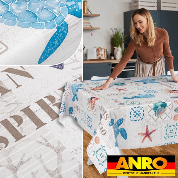 Abwaschbare Tischdecke mit maritimem Muster in einer hellen Küche und Detailansichten des Materials. ANRO Deutsche Manufaktur Logo.