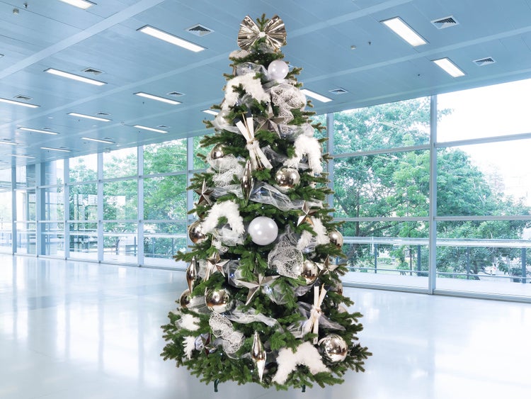 LAALU Set von Weihnachtsschmuck 118 Stück in einer Box SNOW DECORATIONS für Weihnachtsbaum 300-600 cm