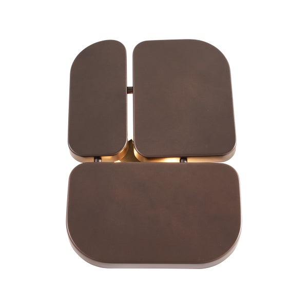 Wandleuchte mit drei Lampenschirmen